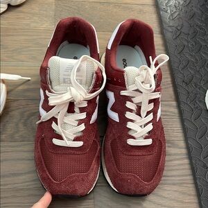 New Balance 574 size 7.5 men/9 women